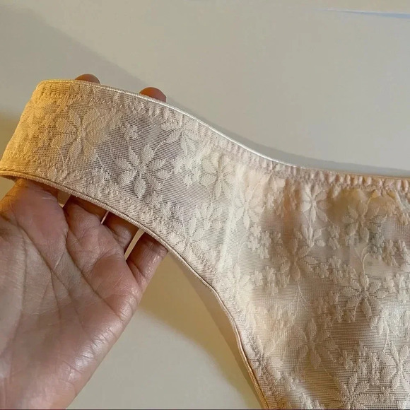 Gap seamless lace thong  - Picture 3 of 10